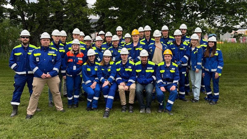 Apply for a summer job or a position as a thesis worker